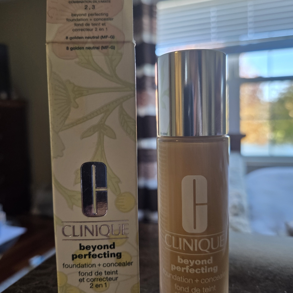 Clinique Beyond Perfecting Foundation + Concealer - Golden Neutral